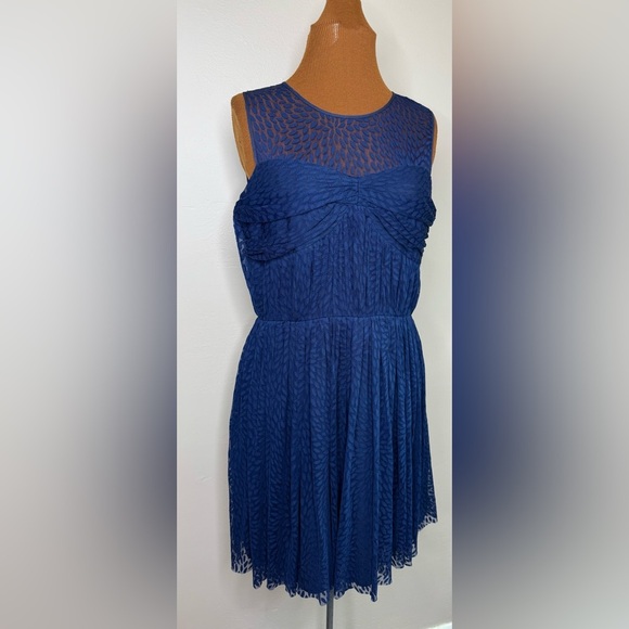 CeCe By Cynthia Steffe Pleated Lace Overlay Blue Dress Size 8 - Picture 2 of 9